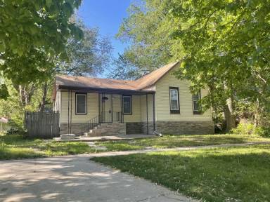 Main picture of 213 E St