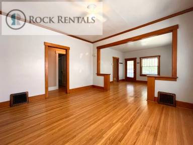 Main picture of 118 E 16th Ave