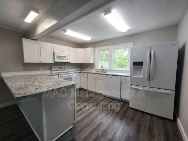 Main picture of 1067 Crescent Dr