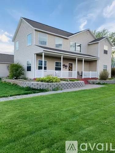 Main picture of 2407 E Victory Rd