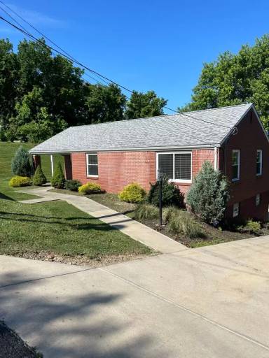 Main picture of 2362 McKees Rocks Rd