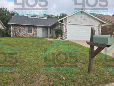 Main picture of 137 Oak Tree Dr