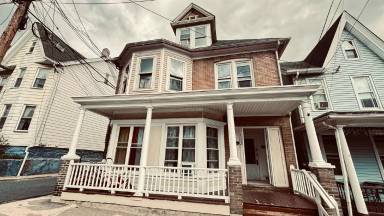 Main picture of 113 N 8th St
