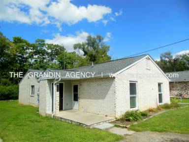 Main picture of 926 Kyle Ave NE