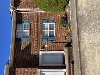 Main picture of 20 Lexington Ct