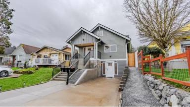 Main picture of 2106 Oakes Ave