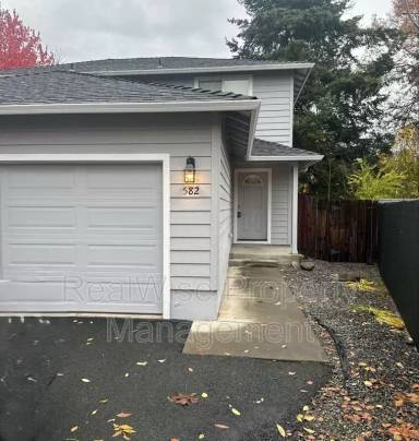 Main picture of 582 Sunset Way
