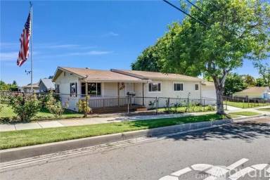 Main picture of 246 W 4th St