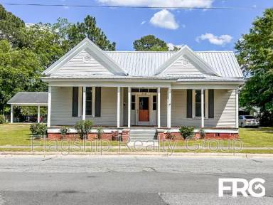 Main picture of 304 N Caswell St