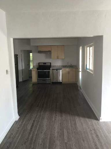 Main picture of 910 PENN ST
