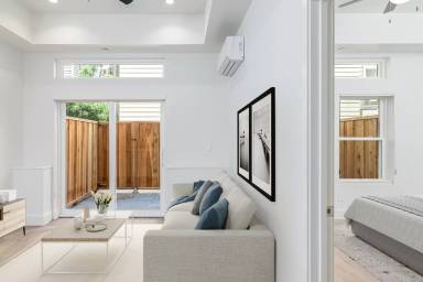 Main picture of 1610 GOLDEN GATE Apartments