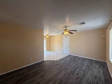 Main picture of 3468 Calumet Ave