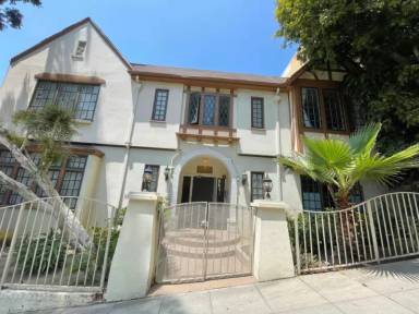 Main picture of 1825 Ivar Ave