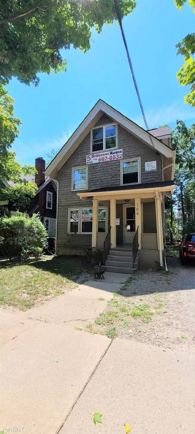 Main picture of 706 Dewey Ave