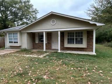 Main picture of 126 Wade Ln