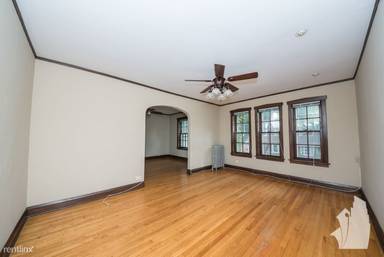 Main picture of 1711 W Belle Plaine Ave