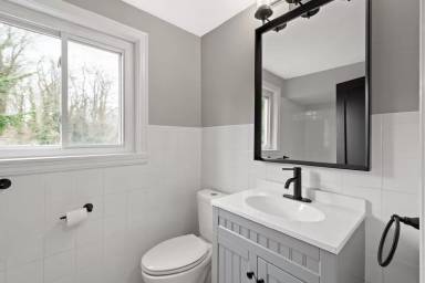 Main picture of 2603 Laketon Rd