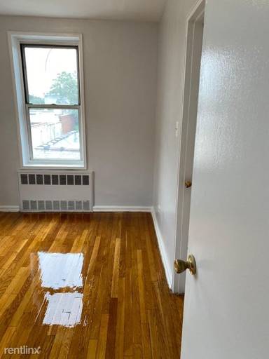 Main picture of 759 E 10th St