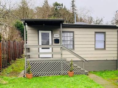 Main picture of 347 SE Pitzer St