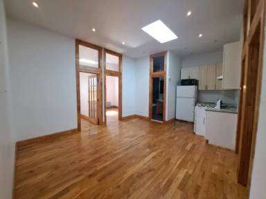 Main picture of 181 Troutman St