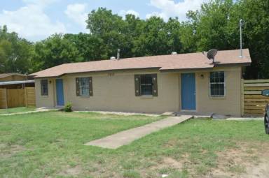 Main picture of 2212 Greenwood Ave
