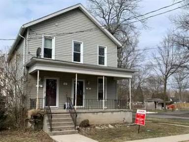 Main picture of 487 Hawley St