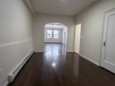 Main picture of 150 S Harrison St