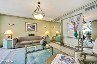 Main picture of 321 S San Vicente Blvd
