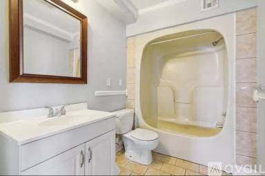 Main picture of 2135 Mirabeau Ave
