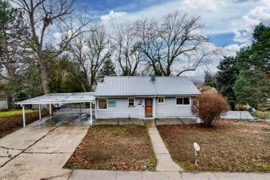 Main picture of 552 Highland Dr