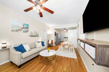 Main picture of 2220 W Taylor St
