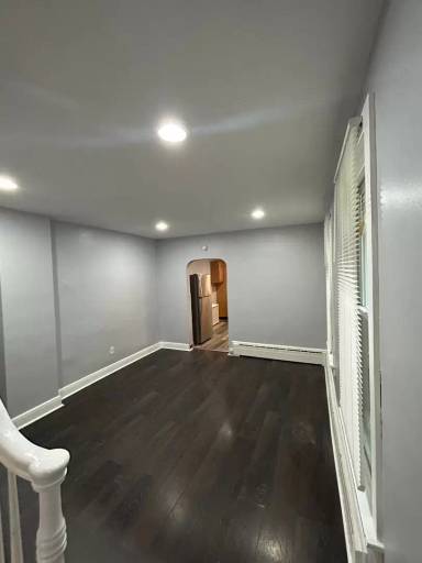Main picture of 869 Queen St