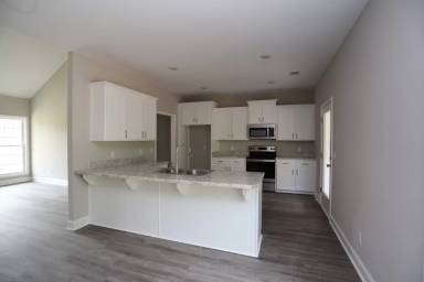 Main picture of 102 Old Auburn Ln