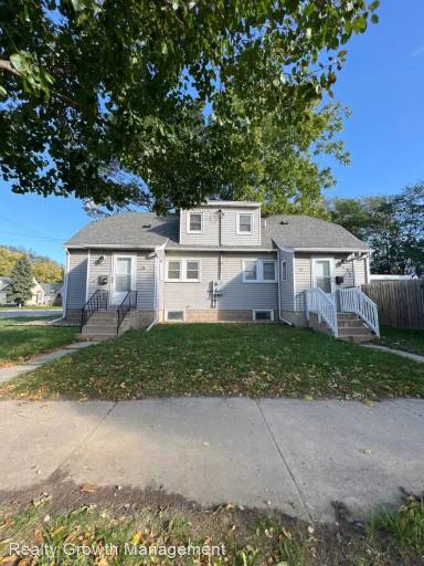 Main picture of 303 11th St SE