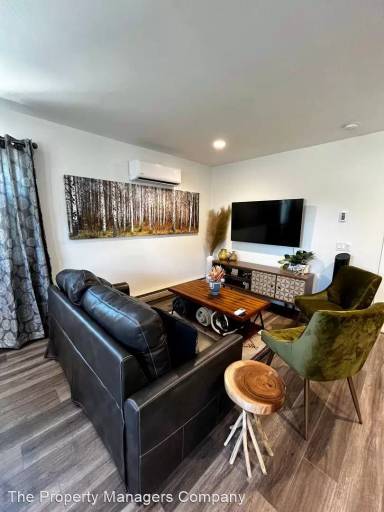 Main picture of 475 N Willson Ave