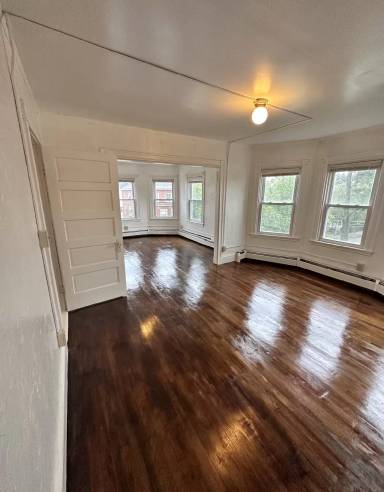 Main picture of 44 Middle St