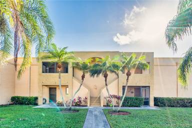 Main picture of 153 Lakeview Dr