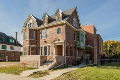 Main picture of 253 Erskine St