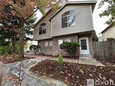 Main picture of 705 E 39th St