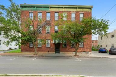 Main picture of 23 Monroe St