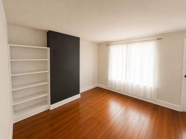 Main picture of 605 W Naomi St