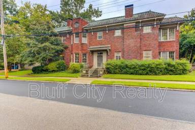 Main picture of 654 Anderson St