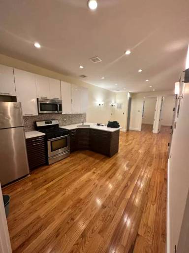 Main picture of 89 Cornelia St