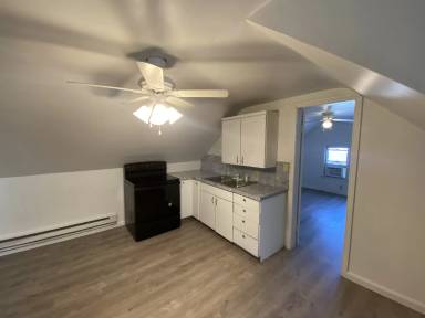 Main picture of 109 W 9th St