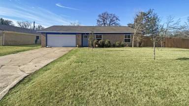 Main picture of 3000 Longleaf Dr