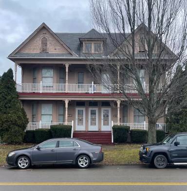 Main picture of 132 N Barry St