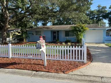 Main picture of 649 Jacaranda St