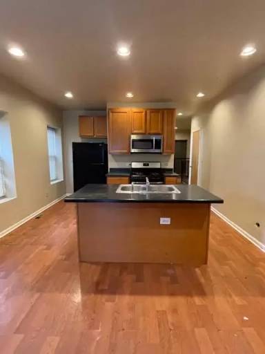 Main picture of 7837 S Bennett Ave