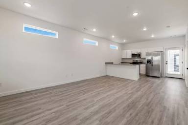 Main picture of 901 Ventnor Ave