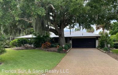 Main picture of 451 N Shore Dr